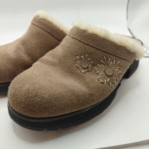 Ugg Australia Women's 7 Beige Fur Slip On Shoes